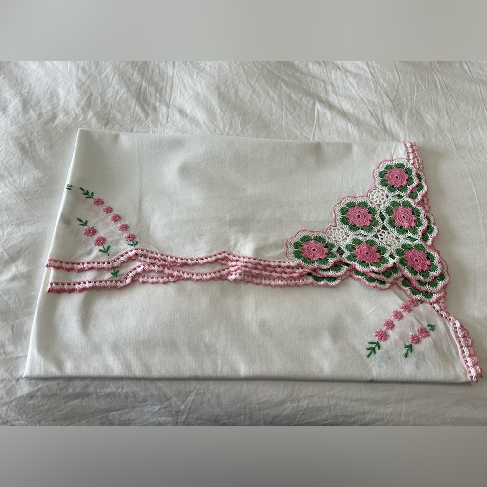 Vintage Crisp White Tablecloth | Pink White Green Crochet Edge Floral 46x53”